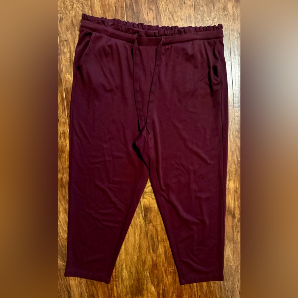 EUC Torrid Size 2 Maroon Paper Bag Taper Leg Pants w Drawstring